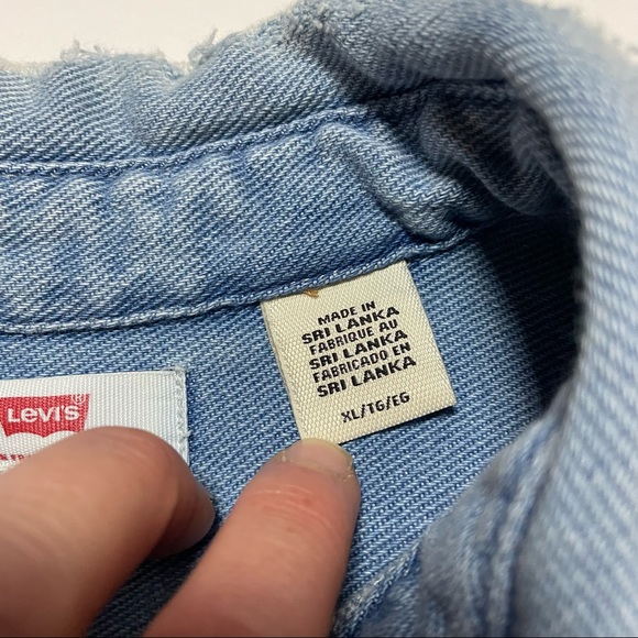 Levi’s Distressed Casual Light Wash Denim Jean Jackets Button Up Closure Size XL - Picture 5 of 7